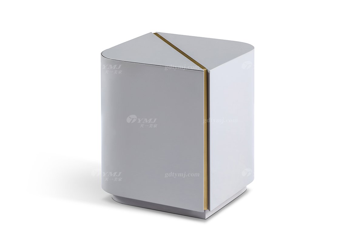 意式極簡風(fēng)格高端別墅豪宅家具品牌現(xiàn)代輕奢臥室時(shí)尚創(chuàng)意灰色亮光+意大利金裝飾條床頭柜BH1905床頭柜1