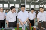 河南省省長(zhǎng)謝伏瞻到信陽(yáng)國(guó)際家居產(chǎn)業(yè)小鎮(zhèn)調(diào)研，并參觀了天一美家集團(tuán)信陽(yáng)天
